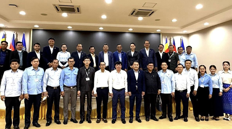 ឯកឧត្តមបណ្ឌិត ព្រហ្ម វិចិត្រសុភ័ណ្ឌ រដ្ឋលេខាធិការក្រសួងអធិការកិច្ច និងជាប្រធានលេខាធិការដ្ឋាន នៃក្រុមការងារតាមដាន និងត្រួតពិនិត្យការអនុវត្តយុទ្ធសាស្រ្ត ព៤ជ៤