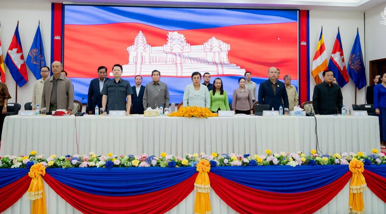 ឯកឧត្តម សុខ សូកេន រដ្ឋមន្រ្តីក្រសួងអធិការកិច្ច អនុប្រធានក្រុមការងាររាជរដ្ឋាភិបាលចុះមូលដ្ឋានខេត្តស្វាយរៀង និងជាប្រធានក្រុមការងាររាជរដ្ឋាភិបាលចុះមូលដ្ឋានស្រុករមាសហែក បានអញ្ជើញចូលរួមកិច្ចប្រជុំបូកសរុបលទ្ធផលការងារប្រចាំឆមាសទី១ និងលើកទិសដៅអនុវត្តប្រចាំឆមាសទី២ ឆ្នាំ២០២៥