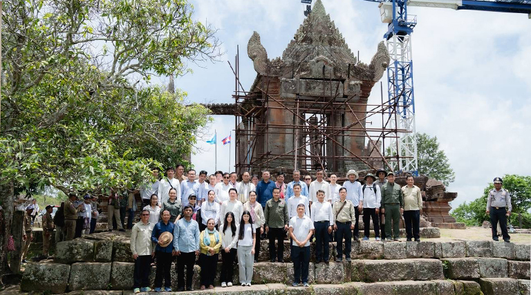 ឯកឧត្តម សុខ សូកេន រដ្ឋមន្រ្តីក្រសួងអធិការកិច្ច អមដោយថ្នាក់ដឹកនាំជាច្រើនរូប បានបន្ដដំណើរទស្សនកិច្ចនៅប្រាសាទព្រះវិហារ ដេីម្បីអបអរសាទរខួបលើកទី១៧ នៃការដាក់បញ្ចូលប្រាសាទព្រះវិហារទៅក្នុងបញ្ជីបេតិកភណ្ឌពិភពលោករបស់អង្គការយូណេស្កូ