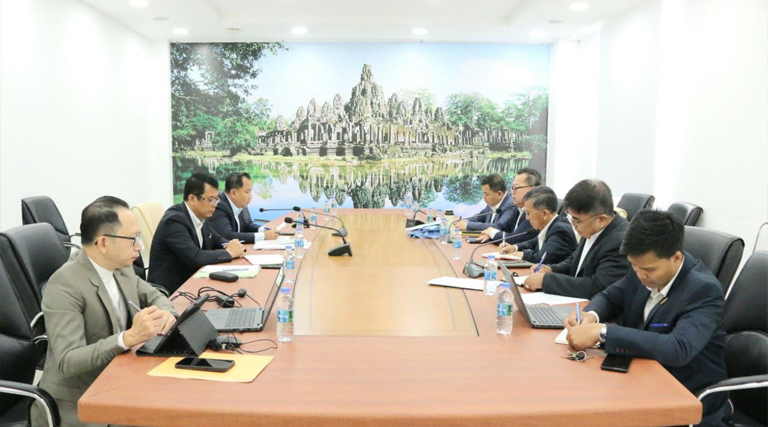 ឯកឧត្តម អ៊ុន វ៉ាល់ឡឺរ៉ូ ឯកឧត្តម ស៊ឹម ស៊ូយុង និងឯកឧត្តម ព្រហ្ម វិចិត្រសុភ័ណ្ឌ រដ្ឋលេខាធិការក្រសួងអធិការកិច្ច ជួយការងាររដ្ឋមន្ត្រីលើការងារនាយកដ្ឋានដោះស្រាយបណ្តឹងតវ៉ា និងនាយកដ្ឋានដោះស្រាយបណ្តឹងបរិហារ