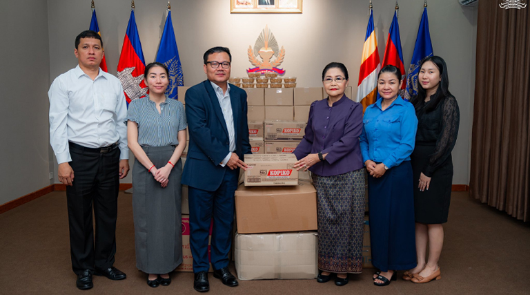 សកម្មភាពថ្នាក់ដឹកនាំ និងមន្រ្តីរាជការនៃក្រសួងអធិការកិច្ចចូលរួមយ៉ាងសស្រាក់សស្រាំ រៀបចំនូវស្បៀងអាហារ គ្រឿងឧបភោគបរិភោគ សម្ភារៈប្រើប្រាស់ចាំបាច់នានា ព្រមទាំងថ្នាំសង្កូវ ដើម្បីយកទៅចែកជូនដល់វីរៈកងទ័ពជួរមុខ និងបងប្អូនប្រជាពលរដ្ឋភៀសសឹក​ ដែលកំពុងជួបការលំបាកដោយសារការឈ្លានពានរបស់កងទ័ពថៃ។