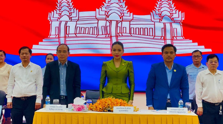 លោកជំទាវ វី ស្រីពៅ រដ្ឋលេខាធិការក្រសួងអធិការកិច្ច បានអញ្ជើញដឹកនាំគណៈប្រតិភូក្រសួងអធិការកិច្ច ចុះផ្សព្វផ្សាយច្បាប់ស្តីពីការត្រួតពិនិត្យគ្រឿងញៀន ជូនដល់កងកម្លាំងប្រដាប់អាវុធ មន្រ្តីរាជការ លោកគ្រូ អ្នកគ្រូ សិស្សានុសិស្ស ប្រជាពលរដ្