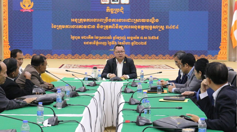 ឯកឧត្តម អ៊ុន វ៉ាល់ឡឺរ៉ូ រដ្ឋលេខាធិការក្រសួងអធិការកិច្ច និងជាប្រធានអនុក្រុមការងារពង្រឹងការងារដោះស្រាយបណ្ដឹង បានដឹកនាំកិច្ចប្រជុំដើម្បីពិនិត្យនិងពិភាក្សាលើសេចក្ដីព្រាងប្រកាសស្តីពីគោលការណ៍ណែនាំ នៃការចុះអង្កេតស្រាវជ្រាវនិងដោះស្រាយបណ្តឹងរបស់គណៈប្រតិភូ