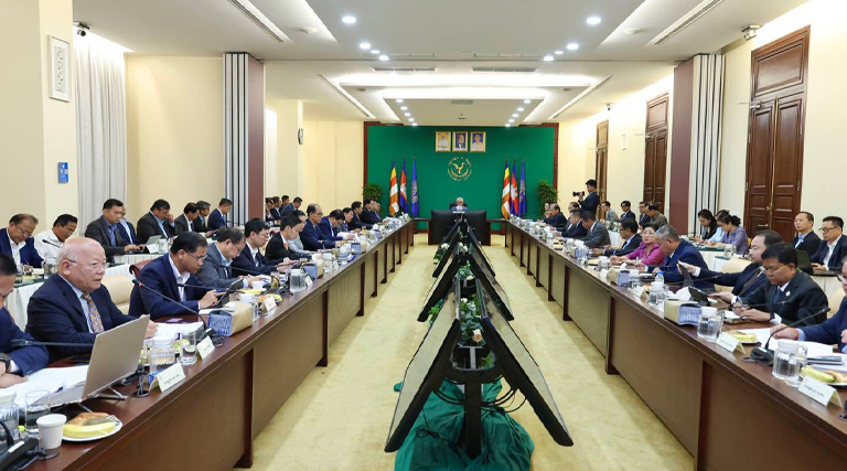 ឯកឧត្តម សុខ សូកេន រដ្ឋមន្រ្តីក្រសួងអធិការកិច្ច បានអញ្ជើញចូលរួមកិច្ចប្រជុំគណៈកម្មការគោលនយោបាយសេដ្ឋកិច្ចនិងហិរញ្ញវត្ថុ ដើម្បីពិភាក្សា និងផ្តល់យោបល់លើសេចក្តីព្រាងក្របខ័ណ្ឌនិងវិធានសវនកម្មផ្ទៃក្នុង និងអធិការកិច្ច