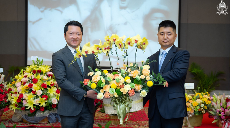 តាងនាមរាជរដ្ឋាភិបាលកម្ពុជា ឯកឧត្តម សុខ សូកេន រដ្ឋមន្រ្តីក្រសួងអធិការកិច្ច បានអញ្ជើញចូលរួមជាអធិបតីក្នុងពិធីអបអរសាទរខួបលើកទី៧៧ នៃការបង្កើតសាធារណរដ្ឋប្រជាមានិតប្រជាធិបតេយ្យកូរ៉េ ដែលរៀបចំឡើងដោយស្ថានទូតសាធារណរដ្ឋប្រជាមានិតប្រជាធិបតេយ្យកូរ៉េប្រចាំព្រះរាជាណាចក្រកម្ពុជា នៅសណ្ឋាគារកាំបូឌីយ៉ាណា។