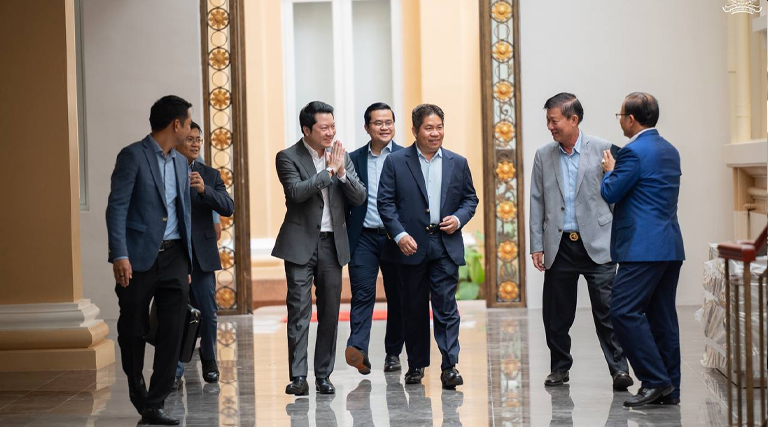 ឯកឧត្តម សុខ សូកេន រដ្ឋមន្រ្តីក្រសួងអធិការកិច្ច បានអញ្ជើញចូលរួមក្នុងកិច្ចប្រជុំពិភាក្សាអំពីការជួសជុលព្រះវិហារ និងបណ្ណាល័យក្នុងវត្តសារាវ័នតេជោ ស្ថិតក្នុងសង្កាត់ជ័យជំនះ ខណ្ឌដូនពេញ រាជធានីភ្នំពេញ