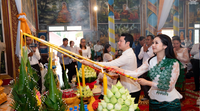 ឯកឧត្តម សុខ សូកេន រដ្ឋមន្រ្តីក្រសួងអធិការកិច្ច អនុប្រធានក្រុមការងាររាជរដ្ឋាភិបាលចុះមូលដ្ឋានខេត្តស្វាយរៀង និងជាប្រធានក្រុមការងាររាជរដ្ឋាភិបាលចុះមូលដ្ឋានស្រុករមាសហែក ព្រមទាំងលោកជំទាវ បានអញ្ជើញចូលរួមក្នុងពិធីបុណ្យកាន់បិណ្ឌ បិណ្ឌទី១១ នៅវត្តអំពិល ស្ថិតនៅភូមិអំពិល ឃុំអំពិល ស្រុករមាសហែក ខេត្តស្វាយរៀង ដោយមានការអញ្ជើញចូលរួមពីថ្នាក់ដឹកនាំ និងមន្ត្រីរាជការជាច្រើនរូបនៃក្រសួងអធិការកិច្ច។