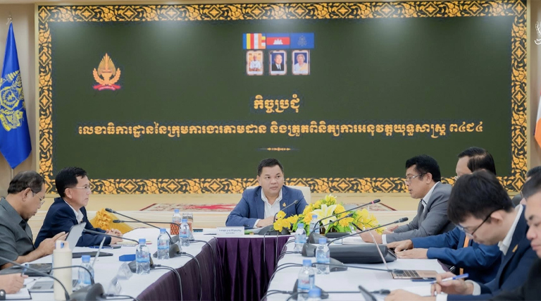 ឯកឧត្តមបណ្ឌិត ព្រហ្ម វិចិត្រសុភ័ណ្ឌ រដ្ឋលេខាធិការក្រសួងអធិការកិច្ច និងជាប្រធានលេខាធិការដ្ឋាន នៃក្រុមការងារតាមដាន និងត្រួតពិនិត្យការអនុវត្តយុទ្ធសាស្រ្ត ព៤ជ៤