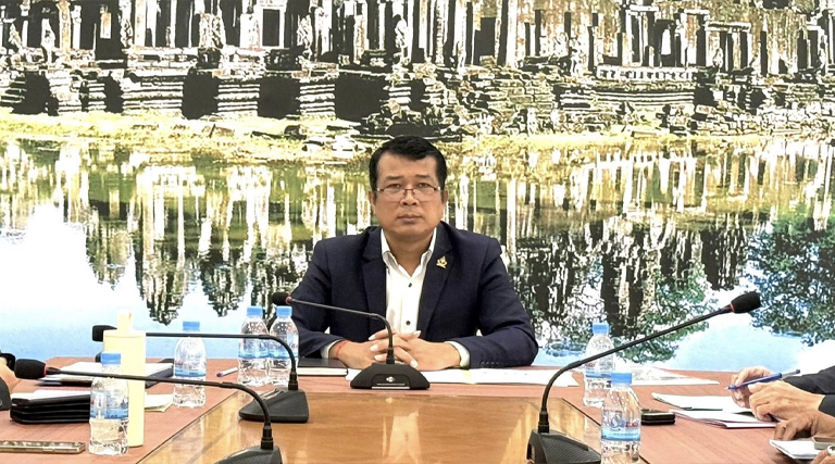 លោកបណ្ឌិត សោម បូរ៉ាន់ អគ្គនាយកស្តីទី នៃអគ្គនាយកដ្ឋានដោះស្រាយបណ្តឹង បានដឹកនាំកិច្ចប្រជុំបូកសរុបការងារប្រចាំខែកញ្ញា