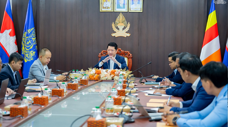 ឯកឧត្តម សុខ សូកេន រដ្ឋមន្រ្តីក្រសួងអធិការកិច្ច បានអញ្ជើញដឹកនាំកិច្ចប្រជុំដើម្បីត្រួតពិនិត្យ និងតាមដានវឌ្ឍនភាពការងាររបស់នាយកដ្ឋានបរិវត្តកម្មឌីជីថល