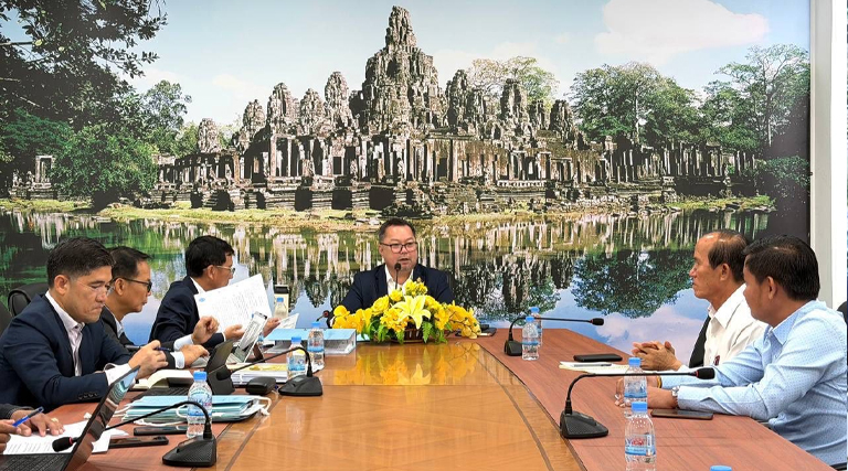 ឯកឧត្តម អ៊ុន វ៉ាល់ឡឺរ៉ូ រដ្ឋលេខាធិការក្រសួងអធិការកិច្ច និងជាប្រធានគណ:ប្រតិភូ បានអញ្ជើញដឹកនាំកិច្ចប្រជុំដើម្បីដោះស្រាយលើបណ្តឹងសុំអន្តរាគមន៍របស់ប្រជាពលរដ្ឋ