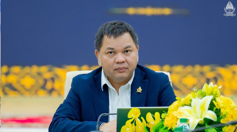 ឯកឧត្តមបណ្ឌិត ព្រហ្ម វិចិត្រសុភ័ណ្ឌ រដ្ឋលេខាធិការក្រសួងអធិការកិច្ច និងជាប្រធានលេខាធិការដ្ឋាន នៃក្រុមការងារតាមដាន និងត្រួតពិនិត្យការអនុវត្តយុទ្ធសាស្រ្ត ព៤ជ៤ បានអញ្ជើញដឹកនាំកិច្ចប្រជុំ