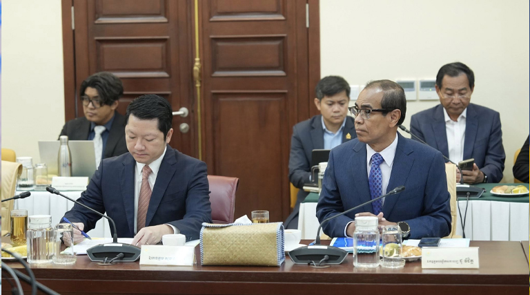 ឯកឧត្តម សុខ សូកេន រដ្ឋមន្រ្តីក្រសួងអធិការកិច្ច បានអញ្ជើញចូលរួមកិច្ចប្រជុំគណៈកម្មាធិការគោលនយោបាយសេដ្ឋកិច្ច និងហិរញ្ញវត្ថុ ដើម្បីពិភាក្សា និងផ្តល់យោបល់លើសេចក្តីព្រាង