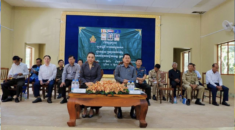 លោកជំទាវ វី ស្រីពៅ រដ្ឋលេខាធិការក្រសួងអធិការកិច្ច បានអញ្ជើញដឹកនាំគណៈប្រតិភូក្រសួងអធិការកិច្ច ចុះផ្សព្វផ្សាយច្បាប់ស្តីពីចរាចរណ៍ផ្លូវគោក ជូនដល់កងកម្លាំងប្រដាប់អាវុធ មន្រ្តីរាជការ លោកគ្រូ អ្នកគ្រូ សិស្សានុសិស្ស និងយុវជន នៅវិទ្យាល័យសិលាវេទី គាតឈន់ ស្រុកឆ្លូង ខេត្តក្រចេះ