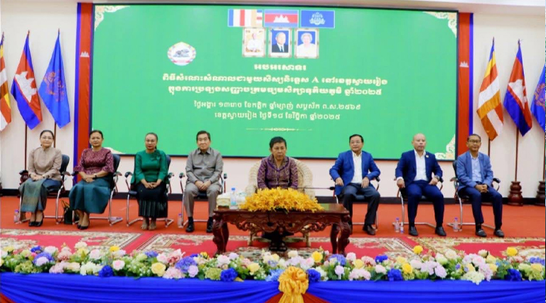 លោកជំទាវ វង់ មយូរា រដ្ឋលេខាធិការក្រសួងអធិការកិច្ច និងជាតំណាងដ៏ខ្ពង់ខ្ពស់ឯកឧត្តម សុខ សូកេន រដ្ឋមន្រ្តីក្រសួងអធិការកិច្ច បានអញ្ជើញចូលរួមក្នុងពិធីអបអរសាទរ និងសំណេះសំណាលជាមួយសិស្សនិទ្ទេសA ក្នុងការប្រឡងសញ្ញាបត្រមធ្យមសិក្សាទុតិយភូមិ ឆ្នាំ២០២៥