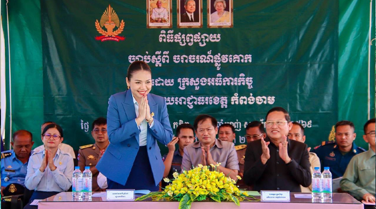 លោកជំទាវ វី ស្រីពៅ រដ្ឋលេខាធិការក្រសួងអធិការកិច្ច បានអញ្ជើញដឹកនាំគណៈប្រតិភូក្រសួងអធិការកិច្ច ចុះផ្សព្វផ្សាយច្បាប់ស្តីពីចរាចរណ៍ផ្លូវគោក ជូនដល់យុវជនសិស្សានុសិស្ស សរុប ៣៦៩នាក់ (ស្រី ២២៧នាក់) ស្ថិតនៅវិទ្យាល័យ ប៊ុនរ៉ានី ហ៊ុនសែនស្ពឺ ស្រុកចំការលើ