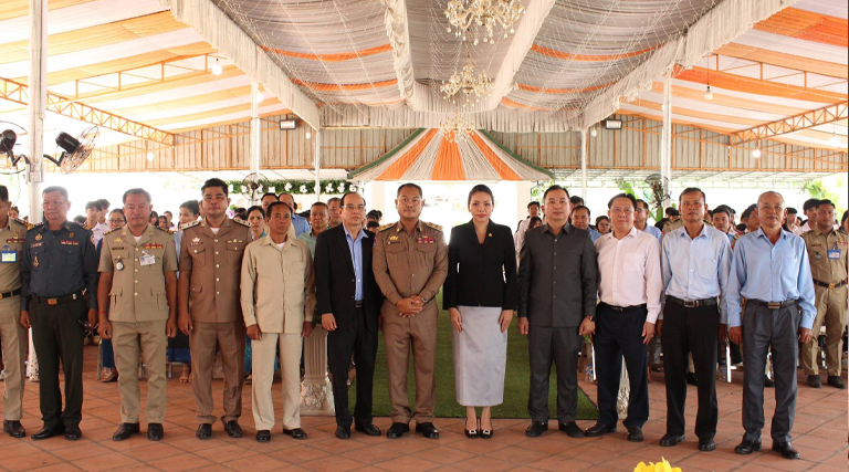 លោកជំទាវ វី ស្រីពៅ រដ្ឋលេខាធិការក្រសួងអធិការកិច្ច បានអញ្ជើញដឹកនាំគណៈប្រតិភូក្រសួងអធិការកិច្ច ចុះផ្សព្វផ្សាយច្បាប់ស្តីពីការត្រួតពិនិត្យគ្រឿងញៀន ជូនដល់កងកម្លាំងប្រដាប់អាវុធ មន្រ្តីរាជការ ប្រជាពលរដ្ឋ យុវជនសិស្សានុសិស្ស