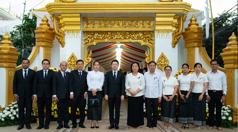 ឯកឧត្ដម សុខ សូកេន រដ្ឋមន្រ្តីក្រសួងអធិការកិច្ច បានអញ្ជើញដឹកនាំគណៈប្រតិភូក្រសួងអធិការកិច្ច ចូលរួមពិធីបុណ្យសព ឧបាសក កែវ ជា ត្រូវជាឪពុកបង្កើតរបស់លោកជំទាវ ជា លាង អគ្គព្រះរាជអាជ្ញានៃមហាអយ្យការអមតុលាការកំពូល ដែលបានទទួលមរណភាព កាលពីថ្ងៃទី១៦ ខែធ្នូ ឆ្នាំ២០២៥ ក្នុងជន្មាយុ ៨៦ឆ្នាំ ដោយរោគាពាធ។