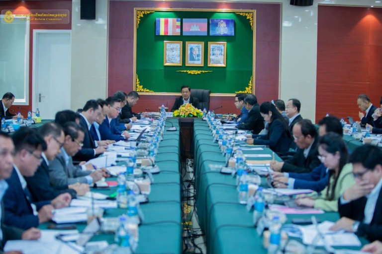 ដោយទទួលបានការអនុញ្ញាតដ៏ខ្ពង់ខ្ពស់ពីឯកឧត្តម សុខ សូកេន រដ្ឋមន្រ្តីក្រសួងអធិការកិច្ច ឯកឧត្តម ស៊ឹម សុវណ្ណរិទ្ធិ អនុរដ្ឋលេខាធិការក្រសួងអធិការកិច្ច បានអញ្ជើញចូលរួមកិច្ចប្រជុំអន្តរក្រសួងដើម្បីពិនិត្យ និងពិភាក្សាបន្តលើការរៀបចំសេចក្តីព្រាងរបាយការណ៏សង្ខេបស្តីពីវឌ្ឍនភាព និងសមិទ្ធផលការងារសំខាន់ៗរបស់រាជរដ្ឋាភិបាល