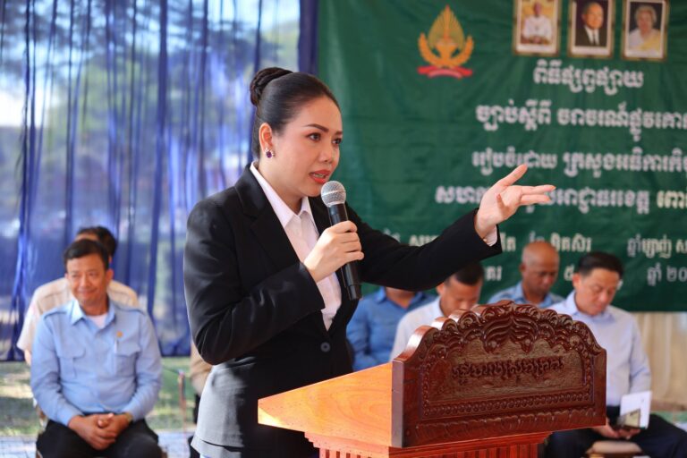 លោកជំទាវ វី ស្រីពៅ រដ្ឋលេខាធិការក្រសួងអធិការកិច្ច បានអញ្ជើញដឹកនាំគណៈប្រតិភូក្រសួងអធិការកិច្ច ចុះផ្សព្វផ្សាយច្បាប់ស្តីពីចរាចរណ៍ផ្លូវគោក ជូនដល់ប្រជាពលរដ្ឋ មន្រ្តីរាជការ លោកគ្រូ អ្នកគ្រូ សិស្សានុសិស្ស និងយុវជន