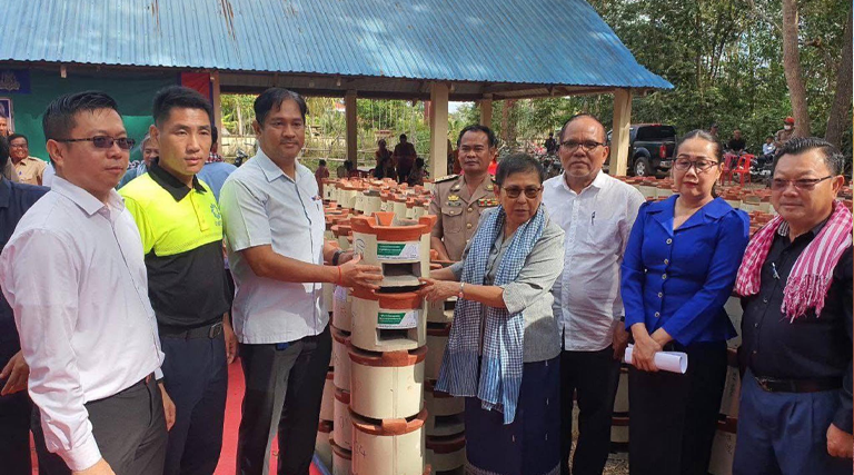 លោកជំទាវ សុខ វិឡាយ រដ្ឋលេខាធិការប្រចាំការក្រសួងអធិការកិច្ច អនុប្រធានក្រុមការងាររាជរដ្ឋាភិបាលចុះមូលដ្ឋានស្រុករមាសហែក ប្រធានក្រុមការងាររាជរដ្ឋាភិបាលចុះមូលដ្ឋានឃុំដូង និងជាតំណាងដ៏ខ្ពង់ខ្ពស់ ឯកឧត្តម សុខ សូកេន រដ្ឋមន្រ្តីក្រសួងអធិការកិច្ច