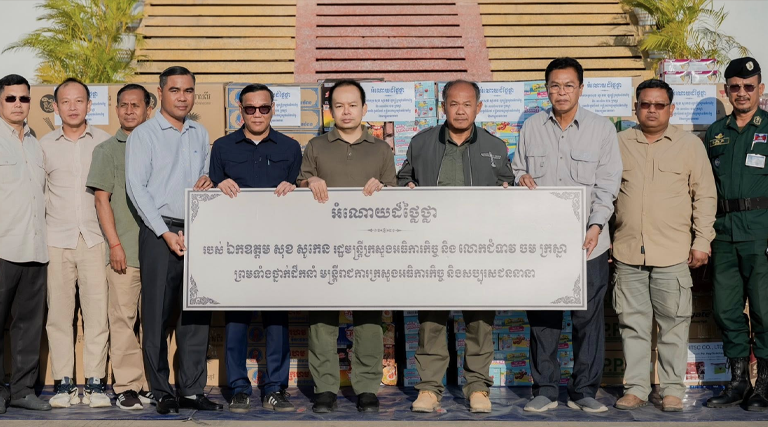 ឯកឧត្តម លីវ សុភក្រ្តា រដ្ឋលេខាធិការក្រសួងអធិការកិច្ច បានអញ្ជើញដឹកនាំគណៈប្រតិភូក្រសួងអធិការកិច្ច ដើម្បីនាំយកអំណោយដ៏ថ្លៃថ្លារបស់ឯកឧត្តម សុខ សូកេន រដ្ឋមន្រ្តីក្រសួងអធិការកិច្ច និងលោកជំទាវ ចម ក្រស្នា ព្រមទាំងថ្នាក់ដឹកនាំ មន្រ្តីរាជការក្រសួងអធិការកិច្ច និងសប្បុរសជននានា ដែលរួមមាន គ្រឿងឧបភោគបរិភោគ និងសម្ភារៈចាំបាច់នានា ប្រគល់ជូនរដ្ឋបាលខេត្តបន្ទាយមានជ័យ