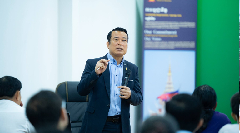 លោកបណ្ឌិត សោម បូរ៉ាន់ អគ្គនាយកស្តីទី នៃអគ្គនាយកដ្ឋានដោះស្រាយបណ្តឹង បានផ្តល់កិត្តិយសអញ្ជើញជាគ្រូឧទ្ទេស ក្នុងវគ្គបណ្តុះបណ្តាលជំនាញអធិការកិច្ចជំនាន់៧ វគ្គ៤ ដែលរៀបចំដោយវិទ្យាស្ថានជាតិអធិការកិច្ច កាលពីថ្ងៃទី១២ និងថ្ងៃទី១៦ ខែមករា ឆ្នាំ២០២៦ ដោយផ្តោតលើ “ទិដ្ឋភាពទូទៅនៃការងារអធិការកិច្ច” និង “ស្ថាប័នអធិការកិច្ច និងមន្រ្តីអធិការកិច្ច”