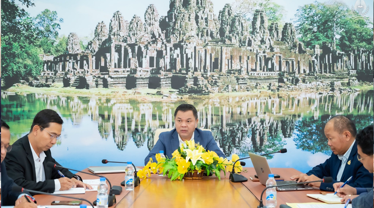 ឯកឧត្តមបណ្ឌិត ព្រហ្ម វិចិត្រសុភ័ណ្ឌ រដ្ឋលេខាធិការក្រសួងអធិការកិច្ច និងជាប្រធានលេខាធិការដ្ឋាននៃក្រុមការងារតាមដាន និងត្រួតពិនិត្យការអនុវត្តយុទ្ធសាស្រ្ត ព៤ជ៤