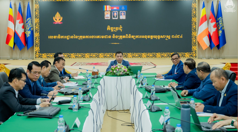 ឯកឧត្តមបណ្ឌិត ព្រហ្ម វិចិត្រសុភ័ណ្ឌ រដ្ឋលេខាធិការក្រសួងអធិការកិច្ច និងជាប្រធានលេខាធិការដ្ឋាននៃក្រុមការងារតាមដាន និងត្រួតពិនិត្យការអនុវត្តយុទ្ធសាស្រ្ត ព៤ជ៤