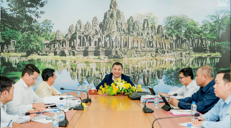 ឯកឧត្តមបណ្ឌិត ព្រហ្ម វិចិត្រសុភ័ណ្ឌ រដ្ឋលេខាធិការក្រសួងអធិការកិច្ច បានអញ្ជើញដឹកនាំកិច្ចប្រជុំពិភាក្សាជាមួយគណ:ប្រតិភូដោះស្រាយបណ្ដឹង