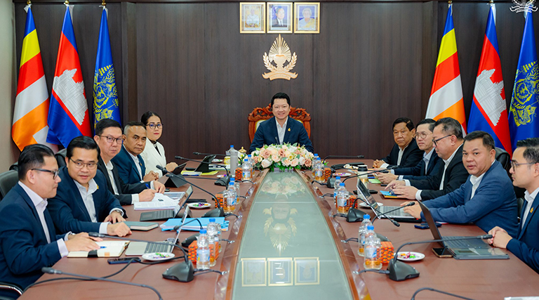 ឯកឧត្តម សុខ សូកេន រដ្ឋមន្ត្រីក្រសួងអធិការកិច្ច អញ្ជើញដឹកនាំកិច្ចប្រជុំជាមួយថ្នាក់ដឹកនាំពាក់ព័ន្ធ ដើម្បីពិនិត្យ និងពិភាក្សាលើវឌ្ឍនភាពការងារពាក់ព័ន្ធការរៀបចំឯកសារទស្សនាទាននៃការរៀបចំច្បាប់ស្តីពីអធិការកិច្ច