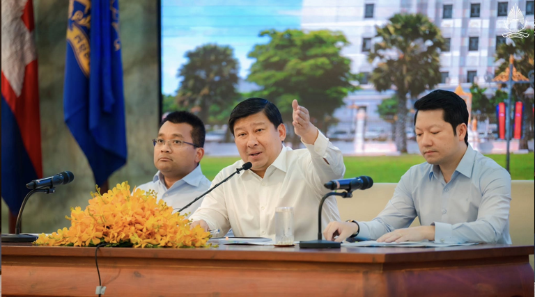 ឯកឧត្តម សុខ សូកេន រដ្ឋមន្ត្រីក្រសួងអធិការកិច្ច រួមជាមួយឯកឧត្តម ប៉េង ពោធិ៍នា រដ្ឋមន្រ្តីក្រសួងសាធារណការ និងដឹកជញ្ជូន បានចូលរួមអម ឯកឧត្តម សាយ សំអាល់ ឧបនាយករដ្ឋមន្រ្តី រដ្ឋមន្ត្រីក្រសួងរៀបចំដែនដី នគរូបនីយកម្ម និងសំណង់ អញ្ជើញជាអធិបតីដើម្បីដឹកនាំកិច្ចប្រជុំអន្តរក្រសួង ក្នុងការដោះស្រាយករណីដីដេប៉ូស្ថានីយរថភ្លើងសំរោង របស់ប្រជាពលរដ្ឋនៅរាជធានីភ្នំពេញ