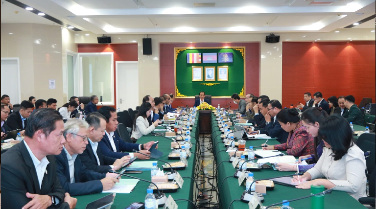 ដោយទទួលបានការអនុញ្ញាតដ៏ខ្ពង់ខ្ពស់ពី ឯកឧត្តម សុខ សូកេន រដ្ឋមន្រ្តីក្រសួងអធិការកិច្ច ឯកឧត្តម ណុប ចាន់ណារិន្ទ រដ្ឋលេខាធិការ បានអញ្ជើញចូលរួមក្នុងកិច្ចប្រជុំជាមួយក្រុមការងារអន្តរក្រសួង