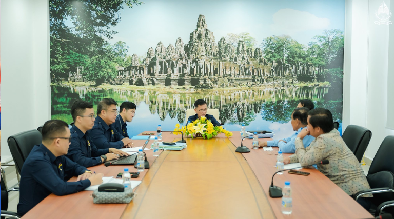 ឯកឧត្តម យី ម៉ៅ អនុរដ្ឋលេខាធិការ និងជាតំណាង ឯកឧត្តម អ៊ុន វ៉ាល់ឡឺរ៉ូ រដ្ឋលេខាធិការ បានអញ្ជើញដឹកនាំកិច្ចប្រជុំដើម្បីពិនិត្យ និងពិភាក្សាលើការដោះស្រាយបណ្តឹងសុំអន្តរាគមន៍របស់ប្រជាពលរដ្ឋ