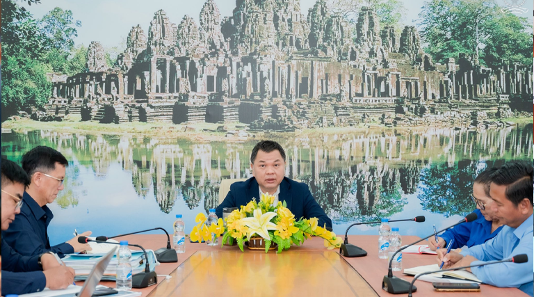 ឯកឧត្តមបណ្ឌិត ព្រហ្ម វិចិត្រសុភ័ណ្ឌ រដ្ឋលេខាធិការក្រសួងអធិការកិច្ច បានអញ្ជើញដឹកនាំកិច្ចប្រជុំពិភាក្សាជាមួយលោកលោកស្រីដែលជាក្រុមប្រឹក្សាឃុំដើម្បីធ្វើការដោះស្រាយបណ្តឹងតវ៉ាស្នើសុំអន្តរាគមន៍របស់ប្រជាពលរដ្ឋនៅខេត្តកណ្តាល