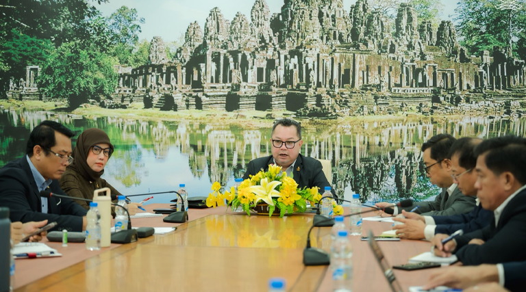 ឯកឧត្តម អ៊ុន វ៉ាល់ឡឺរ៉ូ រដ្ឋលេខាធិការក្រសួងអធិការកិច្ច និងជាប្រធានអនុក្រុមការងារពង្រឹងការងារដោះស្រាយបណ្តឹង បានអញ្ជើញដឹកនាំកិច្ចប្រជុំចង្អៀតដើម្បីពិភាក្សាលើការបញ្ជ្រាបយន្តការទទួលនិងដោះស្រាយបណ្តឹងរបស់ក្រសួងក្នុងផែនការនិងកម្មវិធីអប់រំផ្សព្វផ្សាយច្បាប់និងវេទិកាសាធារណៈក្នុងក្របខណ្ឌការងារនៃអគ្គនាយកដ្ឋានដោះស្រាយបណ្ដឹង