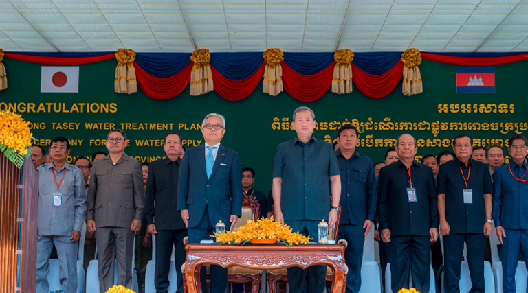 ឯកឧត្តម សុខ សូកេន រដ្ឋមន្រ្តីក្រសួងអធិការកិច្ច និងជាអនុប្រធានក្រុមការងាររាជរដ្ឋាភិបាលចុះមូលដ្ឋានខេត្តស្វាយរៀង បានអញ្ជើញចូលរួម “ពិធីសម្ពោធដាក់ឱ្យដំណើរការជាផ្លូវការ រោងចក្រប្រព្រឹត្តកម្មទឹកស្អាតអណ្តូងតាសី ក្រុងស្វាយរៀង និងបើកការដ្ឋានសាងសង់គម្រោងពង្រីកហេដ្ឋារចនាសម្ព័ន្ធ ទឹកស្អាតបន្ថែម សម្រាប់ខេត្តចំនួន៥” ក្រោមអធិបតីភាពដ៏ខ្ពង់ខ្ពស់របស់ សម្ដេចមហាបវរធិបតី ហ៊ុន ម៉ាណែត នាយករដ្ឋមន្ត្រី នៃព្រះរាជាណាចក្រកម្ពុជា។