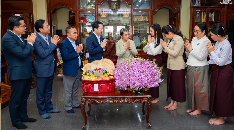 ឯកឧត្ដម សុខ សូកេន រដ្ឋមន្រ្តីក្រសួងអធិការកិច្ច និងលោកជំទាវ ព្រមទាំងថ្នាក់ដឹកនាំក្រសួង បានអញ្ជើញចូលជួបសម្តែងការគួរសម និងគោរពជូនពរ សម្តេចកិត្តិសង្គហបណ្ឌិត ម៉ែន សំអន ឧត្តមប្រឹក្សាផ្ទាល់ព្រះមហាក្សត្រ នៃព្រះរាជាណាចក្រកម្ពុជា ក្នុងឱកាសពិធីបុណ្យចូលឆ្នាំថ្មី ប្រពៃណីជាតិខ្មែរ ឆ្នាំមមី អដ្ឋស័ក ព.ស.២៥៦៩ នាពេលខាងមុខនេះ នៅគេហដ្ឋានរបស់សម្ដេច។