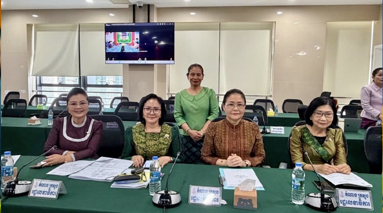 លោកជំទាវ វង់ មយូរា រដ្ឋលេខាធិការក្រសួងអធិការកិច្ច និងជាប្រធានក្រុមការងារបញ្រ្ជាបយេនឌ័រក្រសួងអធិការកិច្ច បានអញ្ជើញចូលរួមកិច្ចប្រជុំអន្តរក្រសួងដើម្បី ពិនិត្យ និងពិភាក្សាលើសេចក្តីព្រាងផែនការសកម្មភាពជាតិស្តីពីការទប់ស្កាត់អំពើហិង្សាលើស្ត្រី ឆ្នាំ២០២៥-២០៣០