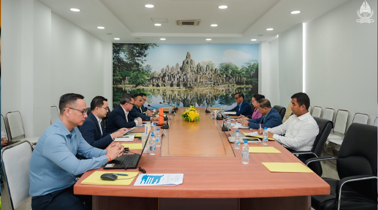 លោកជំទាវ សុខ វិឡាយ រដ្ឋលេខាធិការប្រចាំការ និងជាប្រធានអនុក្រុមការងារតាក់តែងសេចក្តីព្រាងច្បាប់និងលិខិតបទដ្ឋានគតិយុត្ត បានអញ្ជើញដឹកនាំកិច្ចប្រជុំដើម្បីពិនិត្យ និងពិភាក្សាលើសេចក្តីព្រាងប្រកាសស្តីពីបទបញ្ជាផ្ទៃក្នុងរបស់ក្រសួងអធិការកិច្ច