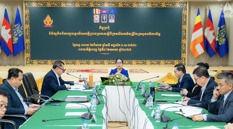 លោកជំទាវ សុខ វិឡាយ រដ្ឋលេខាធិការប្រចាំការ និងជាប្រធានអនុក្រុមការងារតាក់តែងសេចក្តីព្រាងច្បាប់និងលិខិតបទដ្ឋានគតិយុត្ត បានបន្តដឹកនាំកិច្ចប្រជុំដើម្បីពិនិត្យ និងពិភាក្សាលើសេចក្តីព្រាងប្រកាសស្តីពីក្រមសីលធម៌មន្រ្តីនៃក្រសួងអធិការកិច្ច
