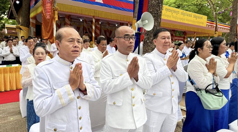 ឯកឧត្តម ណុប ចាន់ណារិន្ទ រដ្ឋលេខាធិការក្រសួងអធិការកិច្ច និងជាប្រធានគណៈប្រតិភូ បានអញ្ជើញដឹកនាំគណៈប្រតិភូក្រសួងអធិការកិច្ច ចូលរួមក្នុងពិធីបុណ្យវិសាខបូជា