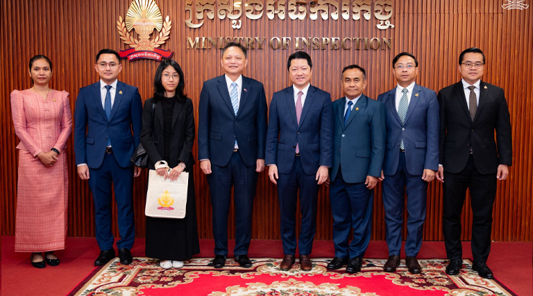 ឯកឧត្ដម សុខ សូកេន រដ្ឋមន្រ្តីក្រសួងអធិការកិច្ច បានអនុញ្ញាតឱ្យ ឯកឧត្តម Steven Pang Chee Wee ឯកអគ្គរដ្ឋទូតវិសាមញ្ញ និងពេញសមត្ថភាពនៃសាធារណរដ្ឋសិង្ហបុរី ប្រចាំព្រះរាជាណាចក្រកម្ពុជា ចូលជួបសម្តែងការគួរសម និងពិភាក្សាការងារ បន្ទាប់ពី ឯកឧត្តមឯកអគ្គរដ្ឋទូតបានជូនសារតាំងចំពោះ សម្ដេចអគ្គមហាសេនាបតីតេជោ ហ៊ុន សែន ប្រមុខរដ្ឋស្ដីទីនៃព្រះរាជាណាចក្រកម្ពុជា។