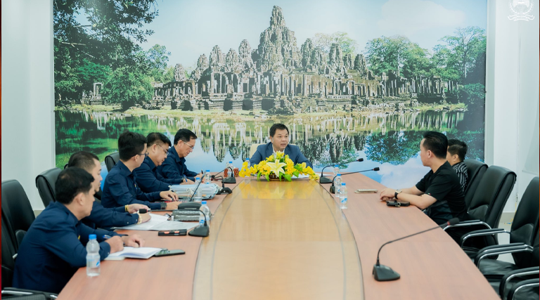 ឯកឧត្តមបណ្ឌិត ព្រហ្ម វិចិត្រសុភ័ណ្ឌ រដ្ឋលេខាធិការក្រសួងអធិការកិច្ច បានអញ្ជើញដឹកនាំកិច្ចប្រជុំពិភាក្សាជាមួយមេធាវី និងភាគីពាក់ព័ន្ធ ដើម្បីដោះស្រាយបណ្តឹងតវ៉ាស្នើសុំអន្តរាគមន៍របស់ប្រជាពលរដ្ឋ