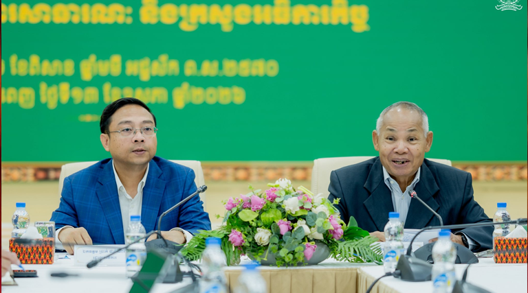 ឯកឧត្តម ប្រាក់ ផាន់ណារ៉ា រដ្ឋលេខាធិការ និងជាប្រធានក្រុមការងារទទួលបន្ទុកបច្ចុប្បន្នភាពរចនាសម្ព័ន្ធ និងជំរឿនមន្រ្តីជាក់ស្តែងនៅតាមរចនាសម្ព័ន្ធរបស់ក្រសួងអធិការកិច្ច និងឯកឧត្ដម អែវ ប៊ុនថុល រដ្ឋលេខាធិការ និងជាប្រធានក្រុមការងារធ្វើបច្ចុប្បន្នភាពរចនាសម្ព័ន្ធ និងជំរឿនមន្ត្រីជាក់ស្ដែងរបស់ក្រសួងមុខងារសាធារណៈ