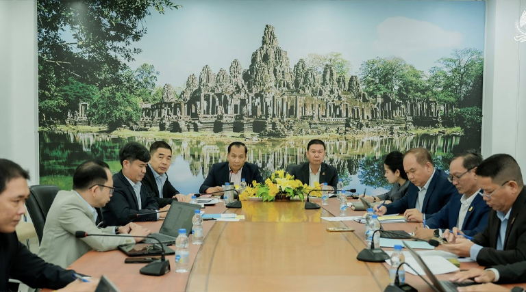 ឯកឧត្តម ស៊ឹម ស៊ូយុង និងឯកឧត្តម ហេង លឹមទ្រី រដ្ឋលេខាធិការក្រសួងអធិការកិច្ច បានអញ្ជើញដឹកនាំកិច្ចប្រជុំដើម្បីពិនិត្យលើវឌ្ឍនភាពសំណុំរឿងមួយចំនួន