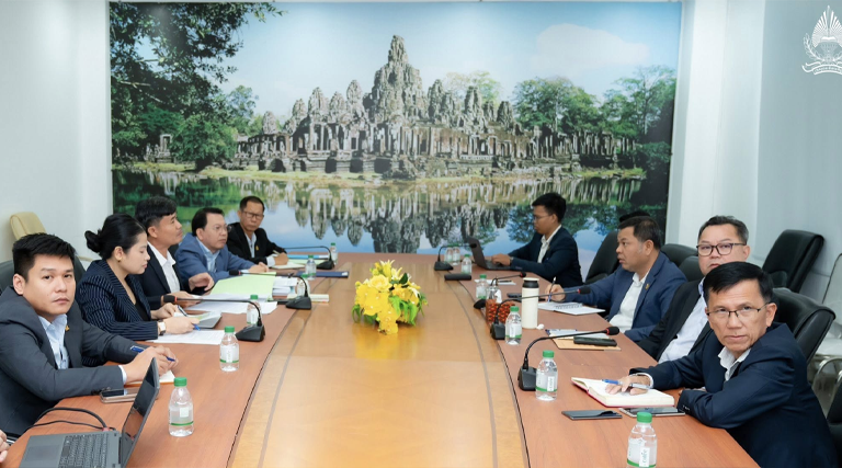ឯកឧត្តម អ៊ុន វ៉ាល់ឡឺរ៉ូ និងឯកឧត្តមបណ្ឌិត ព្រហ្ម វិចិត្រសុភ័ណ្ឌ រដ្ឋលេខាធិការក្រសួងអធិការកិច្ច បានអញ្ជើញដឹកនាំកិច្ចប្រជុំស្ដីពីវឌ្ឍនភាពនៃការដោះស្រាយបណ្តឹងរបស់គណៈប្រតិភូអង្កេតស្រាវជ្រាវនិងដោះស្រាយបណ្ដឹង