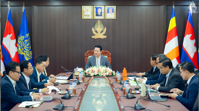 ឯកឧត្តម សុខ សូកេន រដ្ឋមន្ត្រីក្រសួងអធិការកិច្ច បានអញ្ជើញដឹកនាំកិច្ចប្រជុំដើម្បីពិនិត្យ និងពិភាក្សាលើសេចក្ដីព្រាងប្រកាសស្ដីពីបទបញ្ជាផ្ទៃក្នុងរបស់ក្រសួងអធិការកិច្ច សេចក្ដីព្រាងប្រកាសស្ដីពីរូបសញ្ញានិងត្រារបស់វិទ្យាស្ថានជាតិអធិការកិច្ច និងសេចក្ដីព្រាងប្រកាសស្ដីពីរូបសញ្ញានិងត្រារបស់មន្ទីរអធិការកិច្ចរាជធានី-ខេត្ត