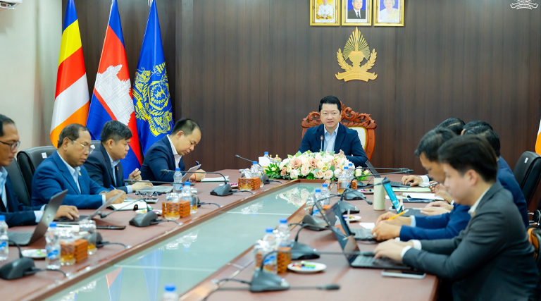 ឯកឧត្តម សុខ សូកេន រដ្ឋមន្រ្តីក្រសួងអធិការកិច្ច បានអញ្ជើញដឹកនាំកិច្ចប្រជុំដើម្បីពិនិត្យពិភាក្សា និងតាមដានវឌ្ឍនភាពការងាររបស់នាយកដ្ឋានបរិវត្តកម្មឌីជីថល ដោយមានការចូលរួមពីថ្នាក់ដឹកនាំ និងមន្រ្តីជំនាញនៃនាយកដ្ឋាន នៅទីស្ដីការក្រសួង។