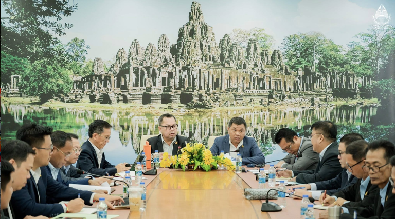 ឯកឧត្តម អ៊ុន វ៉ាល់ឡឺរ៉ូ និង ឯកឧត្តម ព្រហ្ម វិចិត្រសុភ័ណ្ឌ រដ្ឋលេខាធិការ បានអញ្ជើញដឹកនាំកិច្ចប្រជុំពង្រឹងរបៀបរបបការងាររបស់នាយកដ្ឋានដោះស្រាយបណ្តឹងតវ៉ា
